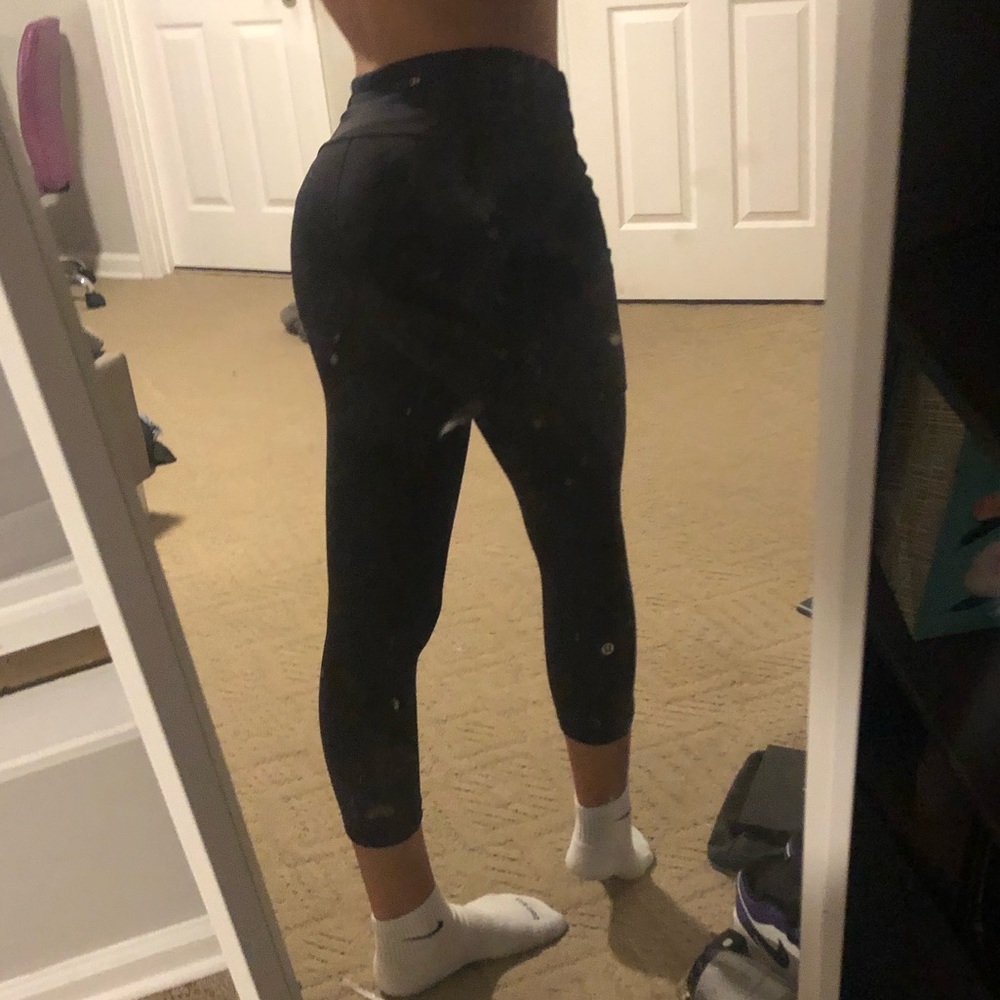 Lululemon Women’s Cropped Leggings Sz 4